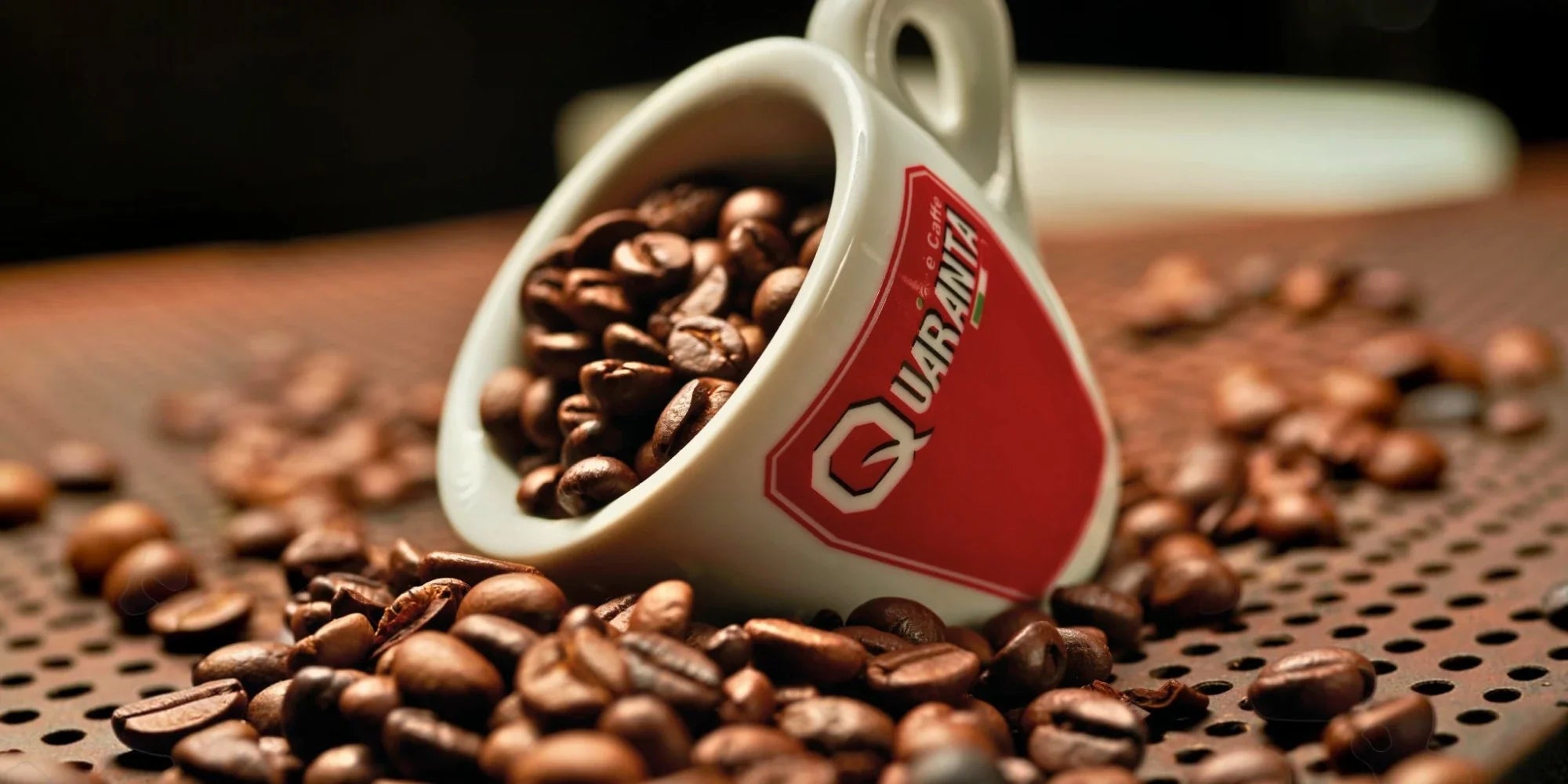 Eine Variation des Quaranta Caffè vor Kaffeepflanzen-Kulisse