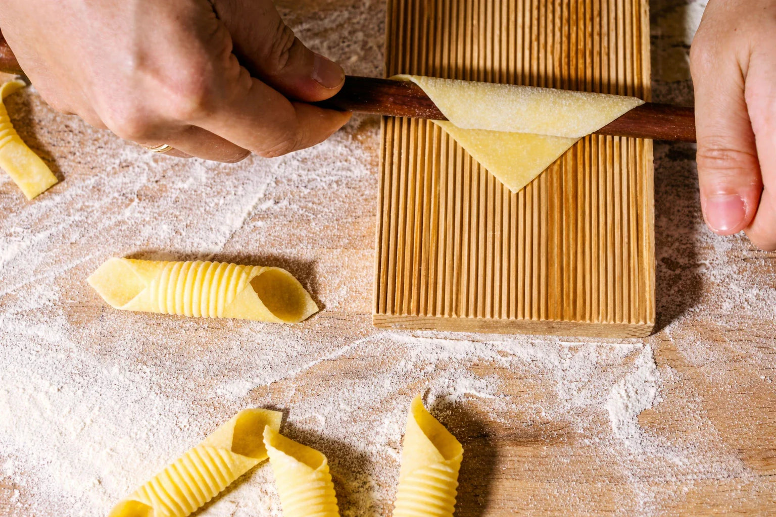 Quaranta Pasta – handgerollte Garganelli all'uovo, traditionelle italienische Pasta-Herstellung