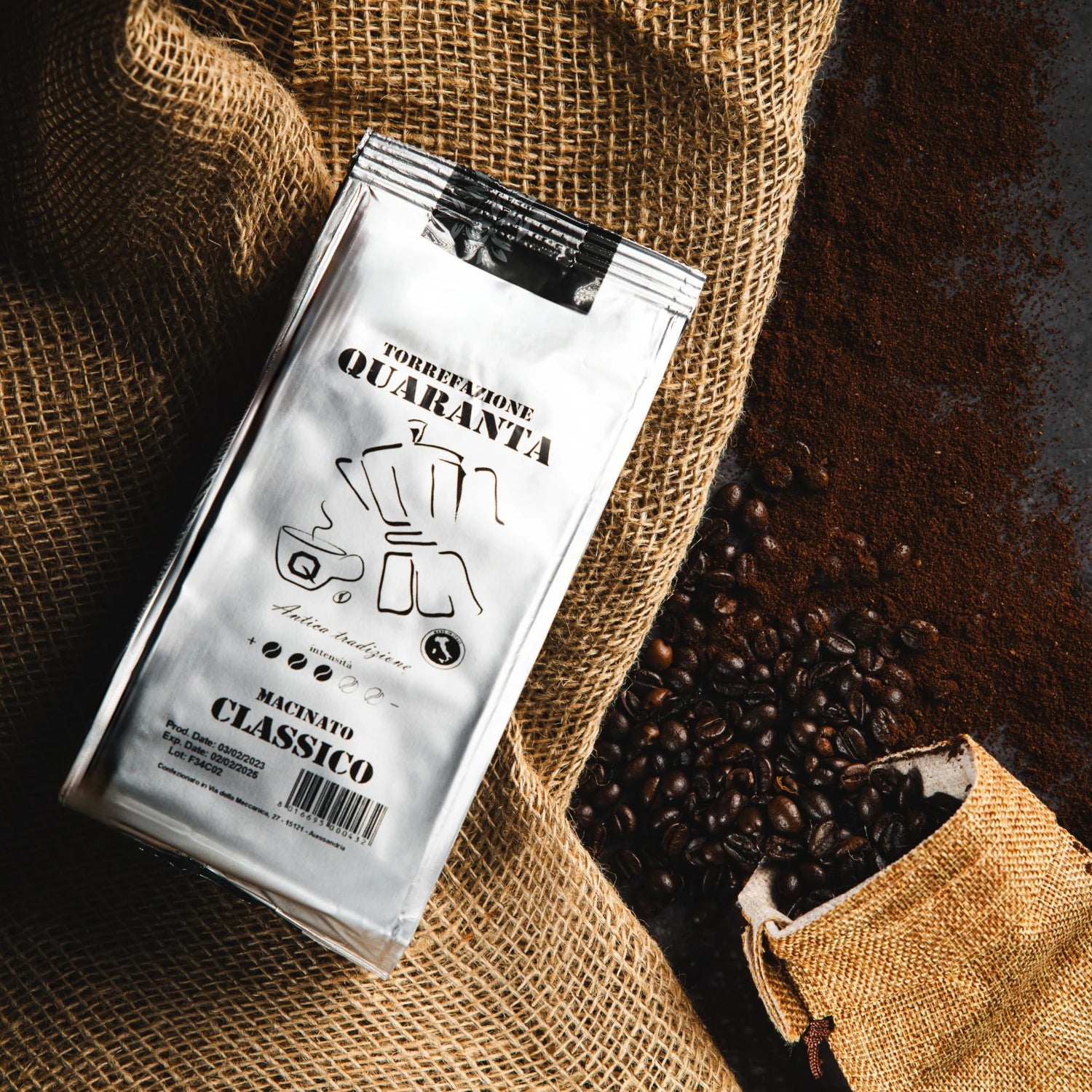 Eine Packung Quaranta Caffè „Classic“ – frisch gemahlener italienischer Kaffee für Filtermaschinen und Espressokocher