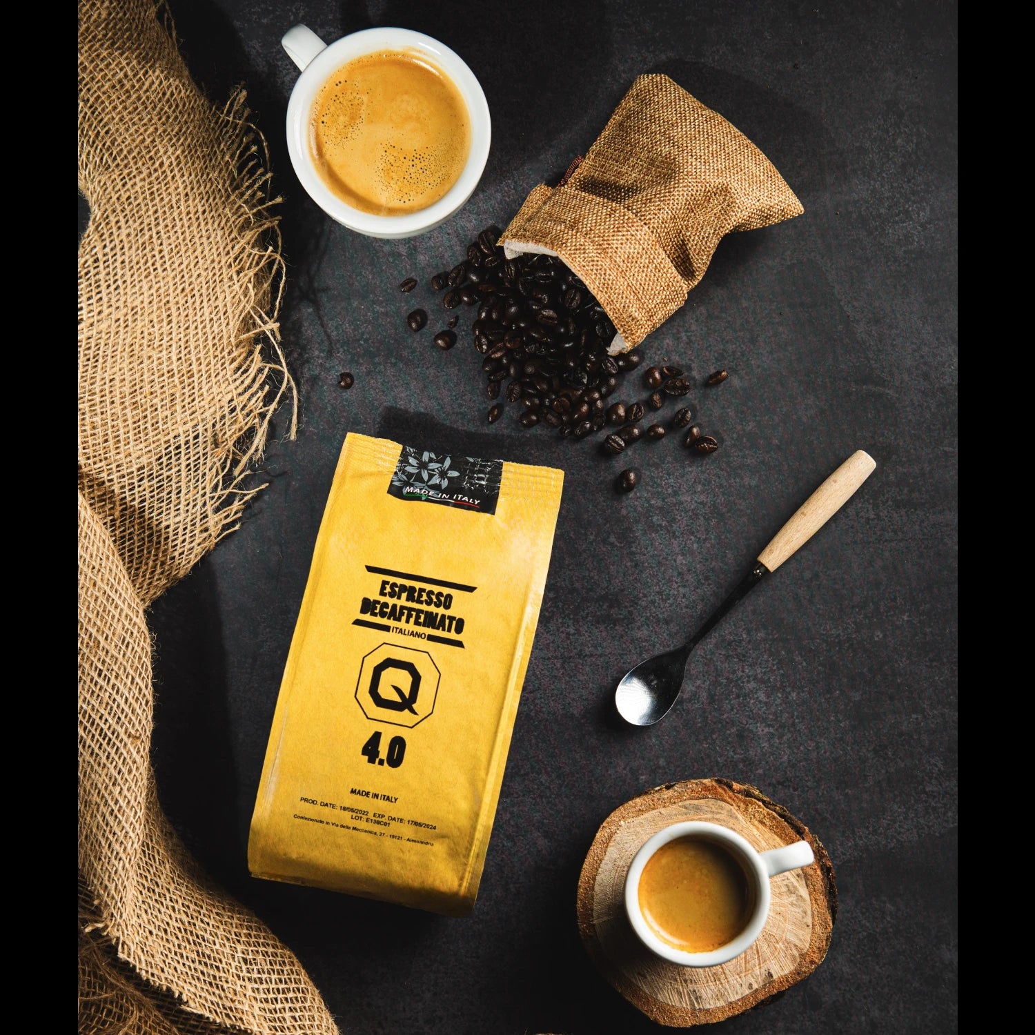 Eine Packung Quaranta Caffè „Decaffeinato“ – entkoffeinierter italienischer Kaffee in ganzen Bohnen 