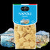 Quaranta Pasta Napoli – Rigatoni al bronzo vor der Silhouette der Stadt Neapel (Vorderseite)